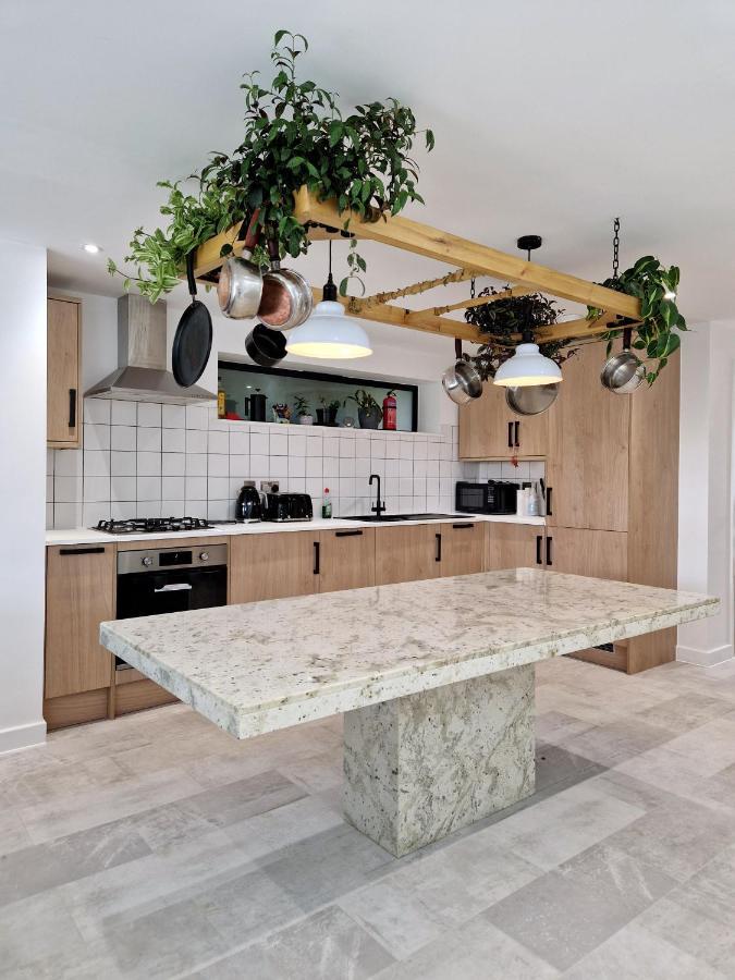 Town Location - 5 Min Walk To Beach - Dog Friendly New Quay Esterno foto