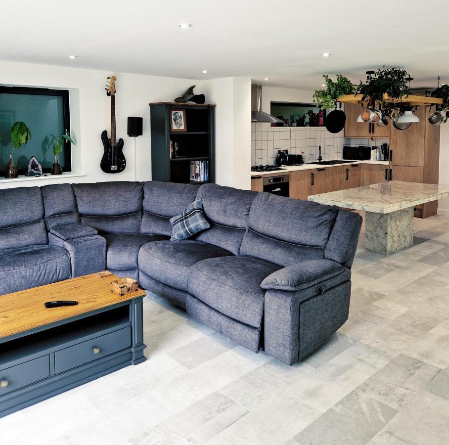 Town Location - 5 Min Walk To Beach - Dog Friendly New Quay Esterno foto
