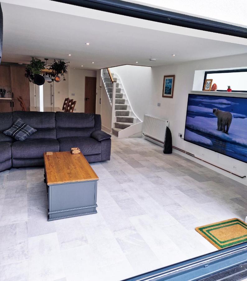 Town Location - 5 Min Walk To Beach - Dog Friendly New Quay Esterno foto